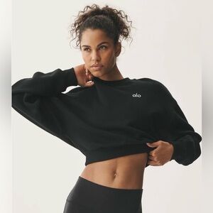 Alo Yoga Cropped Accolade Crewneck — Black (Medium)